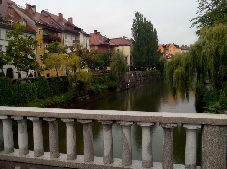 Slovenska vlada za oskrbo in integracijo migrantov ustanovila urad